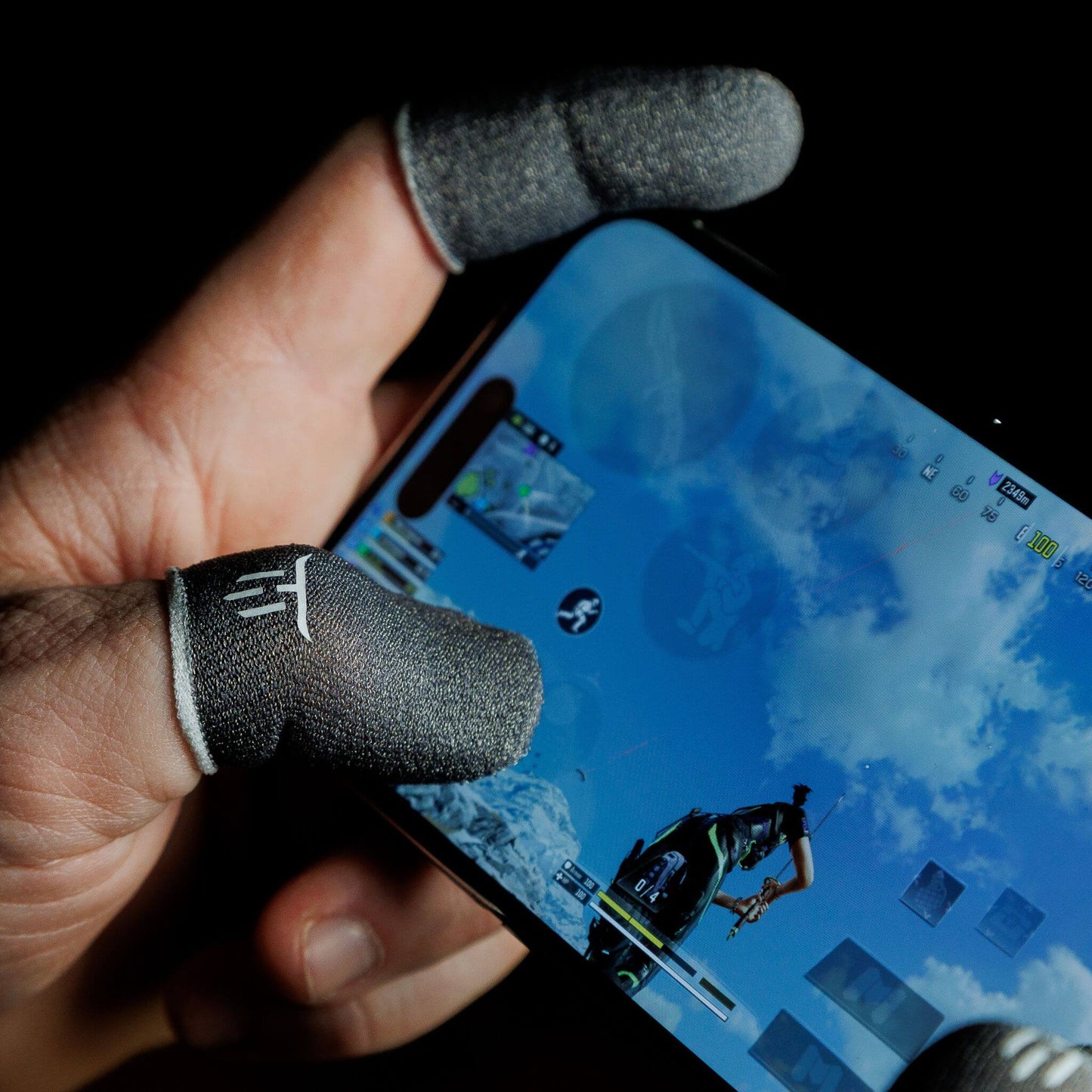 MinoanSocks-Titan-Aim-mobile-gaming-thumbsleeves