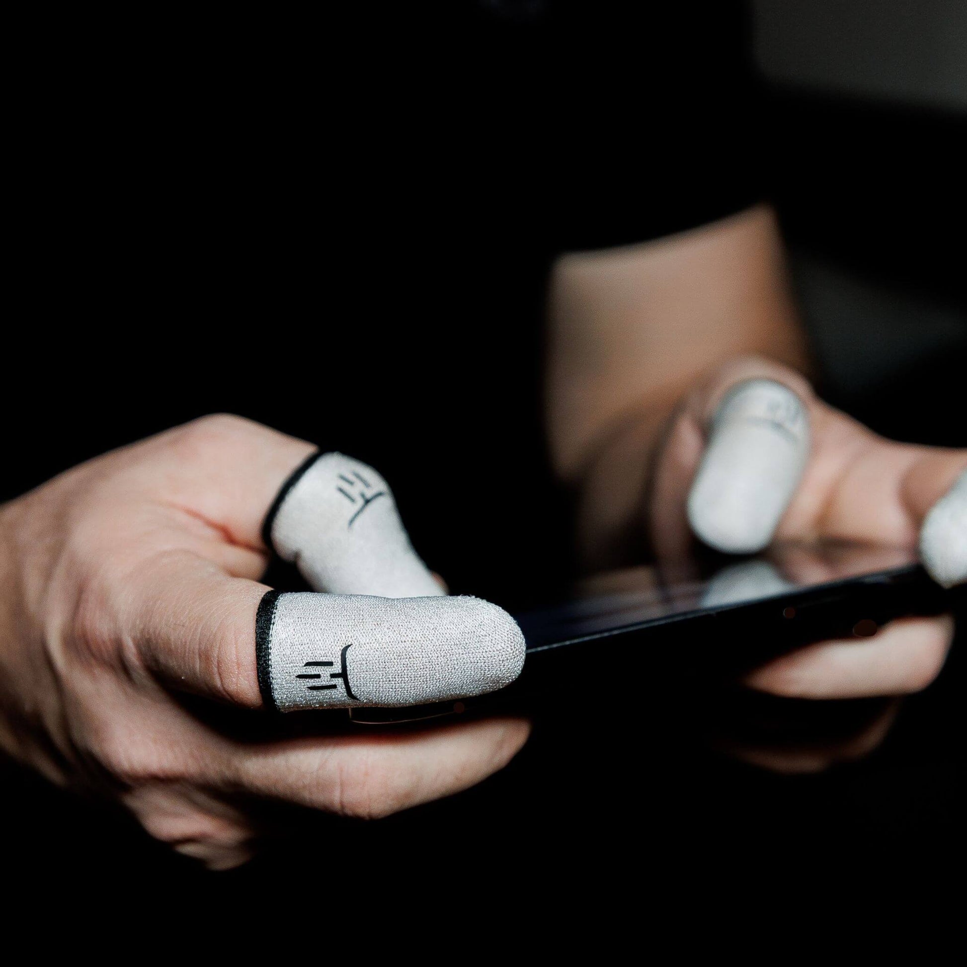 MinoanSocks-White-Aim-gaming-gloves